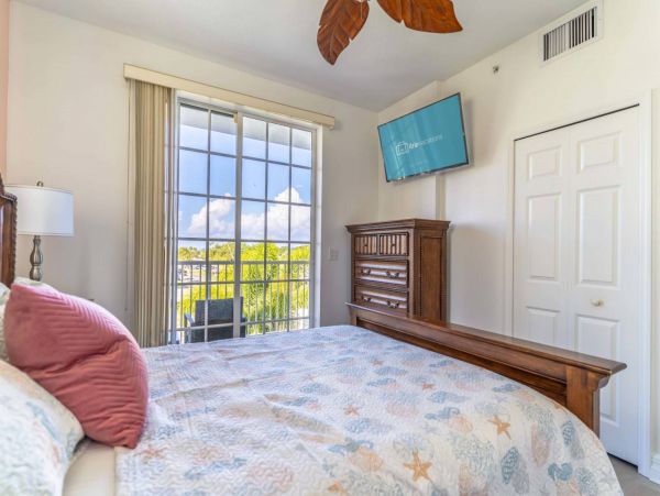 St. Petersburg Condo 1015917