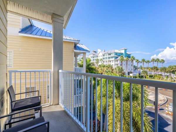 St. Petersburg Condo 1015917