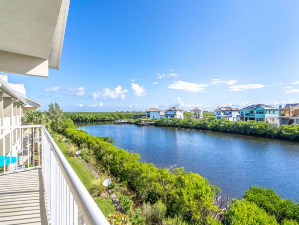 St. Petersburg Condo 1015917