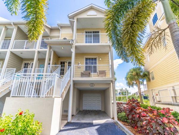 St. Petersburg Condo 1015917