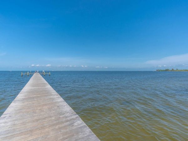 St. Petersburg Condo 1015917
