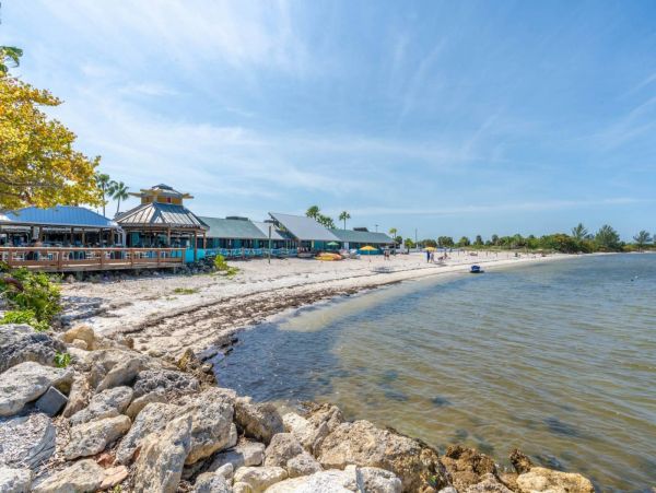 St. Petersburg Condo 1015917