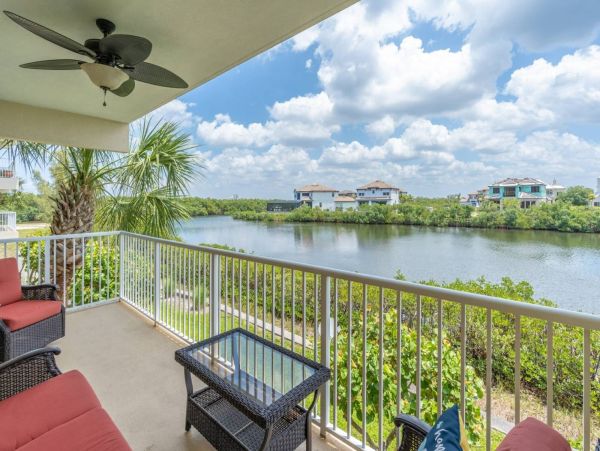 St. Petersburg Condo 1015918