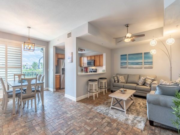 St. Petersburg Condo 1015918