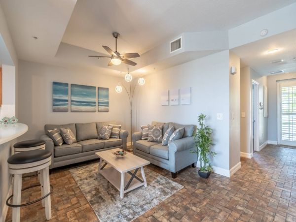 St. Petersburg Condo 1015918