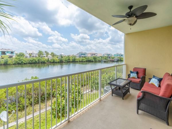 St. Petersburg Condo 1015918