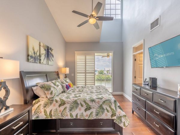 St. Petersburg Condo 1015918