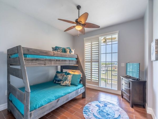 St. Petersburg Condo 1015918
