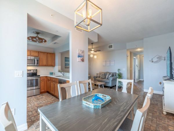 St. Petersburg Condo 1015918