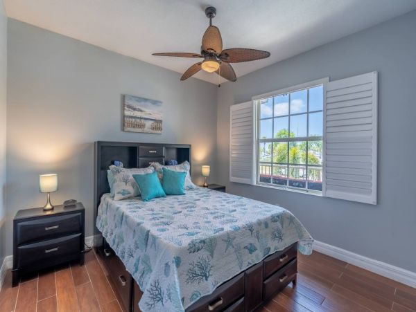 St. Petersburg Condo 1015918