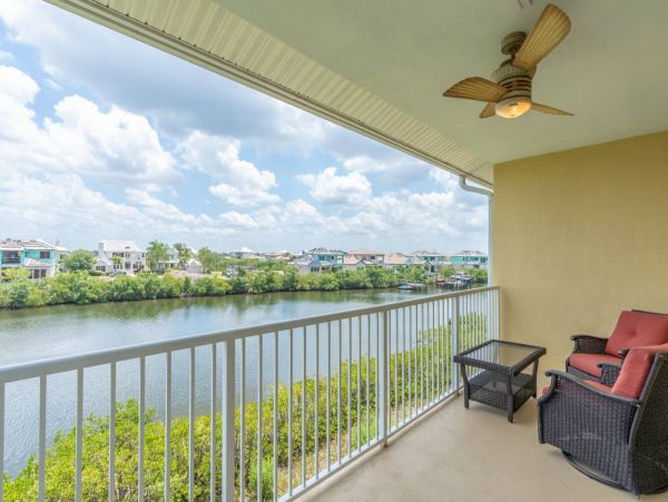 St. Petersburg Condo 1015918