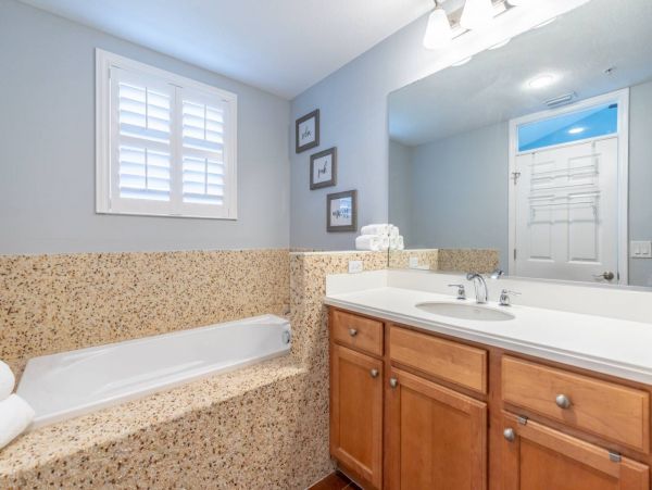 St. Petersburg Condo 1015918