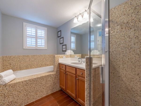 St. Petersburg Condo 1015918