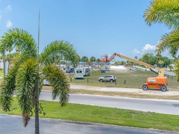 St. Petersburg Condo 1015918