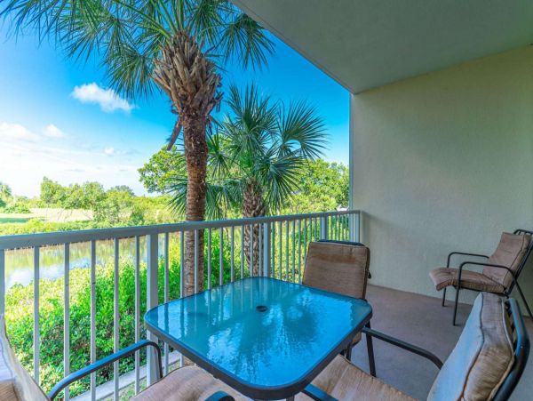 St. Petersburg Condo 1015919