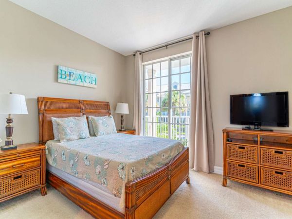 St. Petersburg Condo 1015919