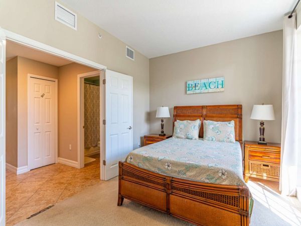 St. Petersburg Condo 1015919