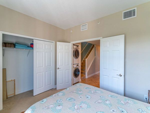 St. Petersburg Condo 1015919