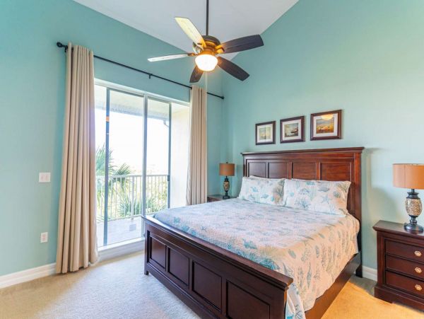 St. Petersburg Condo 1015919