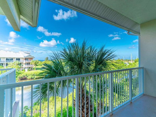 St. Petersburg Condo 1015919