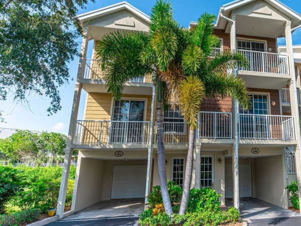 St. Petersburg Condo 1015919