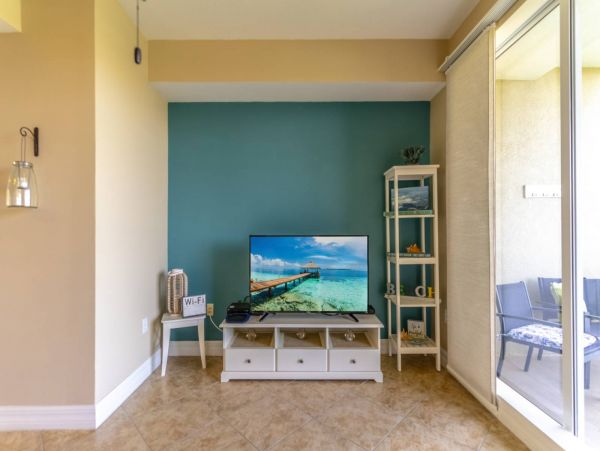 St. Petersburg Condo 1015920