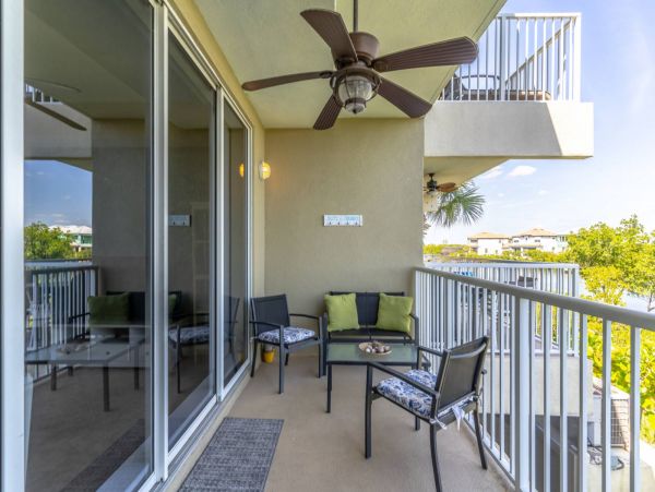 St. Petersburg Condo 1015920