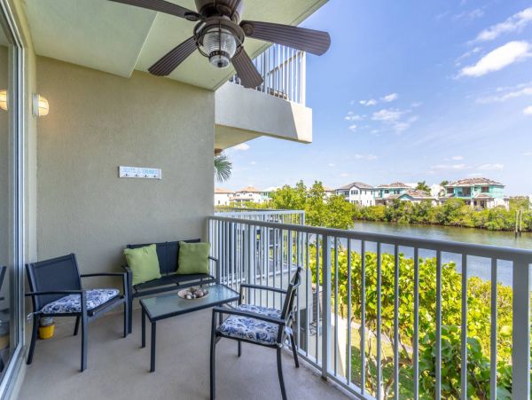 St. Petersburg Condo 1015920