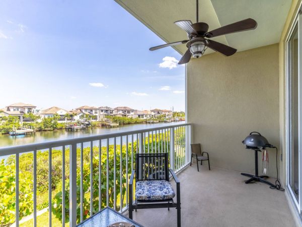 St. Petersburg Condo 1015920