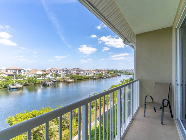 St. Petersburg Condo 1015920
