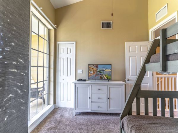 St. Petersburg Condo 1015920
