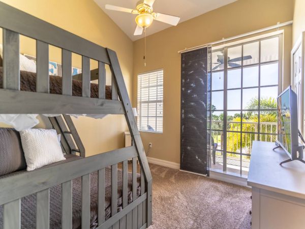 St. Petersburg Condo 1015920