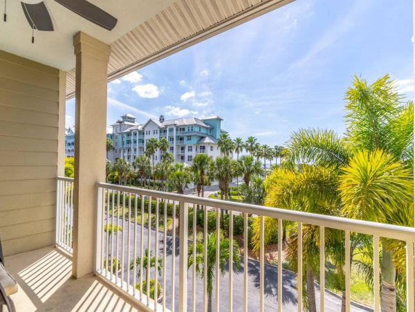 St. Petersburg Condo 1015920