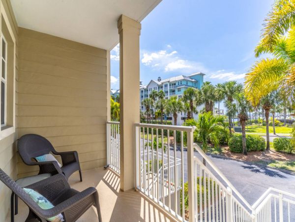St. Petersburg Condo 1015920