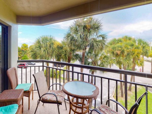 St. Petersburg Condo 1015921