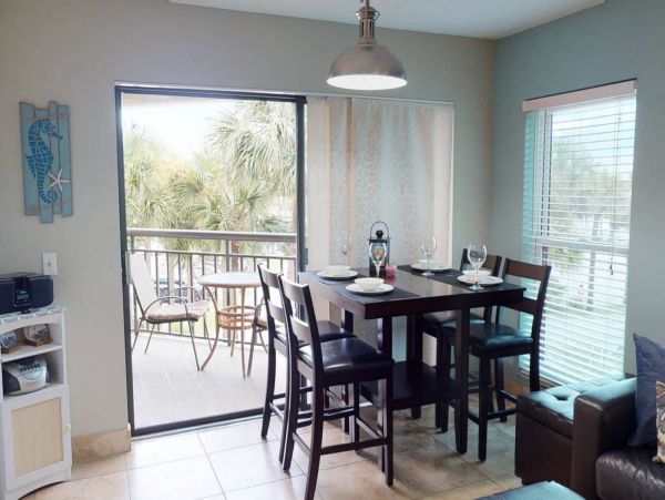 St. Petersburg Condo 1015921