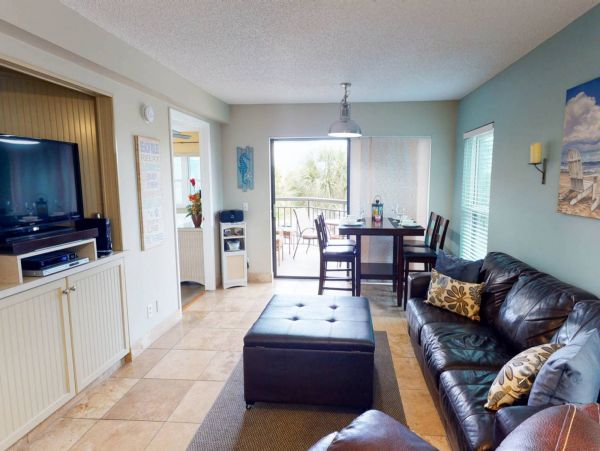 St. Petersburg Condo 1015921