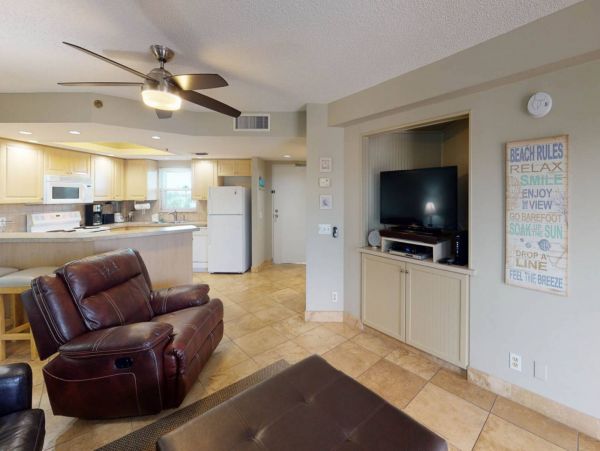 St. Petersburg Condo 1015921