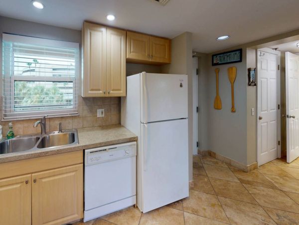 St. Petersburg Condo 1015921