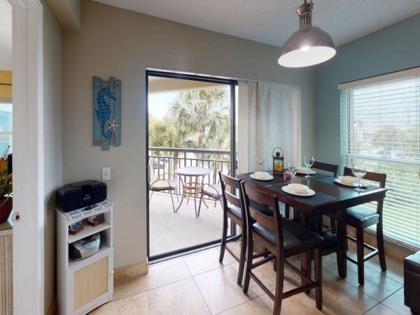 St. Petersburg Condo 1015921