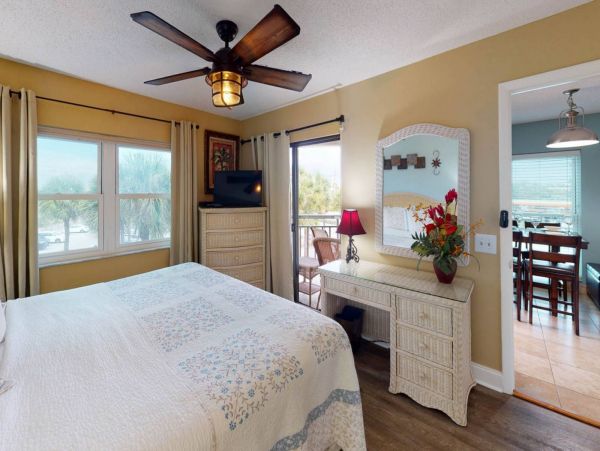 St. Petersburg Condo 1015921