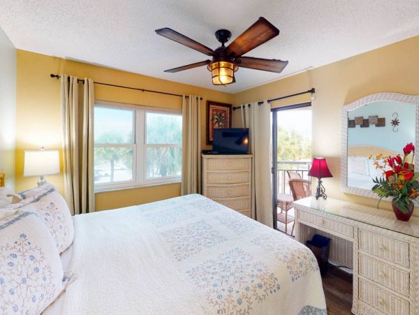 St. Petersburg Condo 1015921