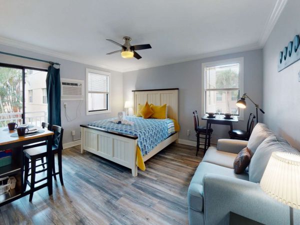 St. Petersburg Condo 1015923