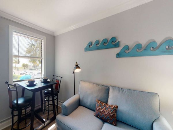 St. Petersburg Condo 1015923