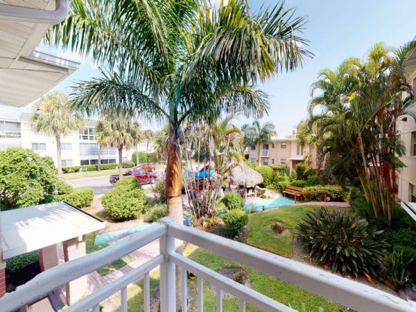 St. Petersburg Condo 1015923