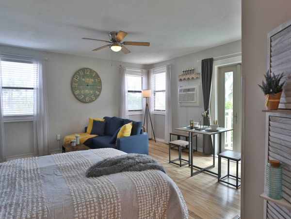 St. Petersburg Condo 1015924