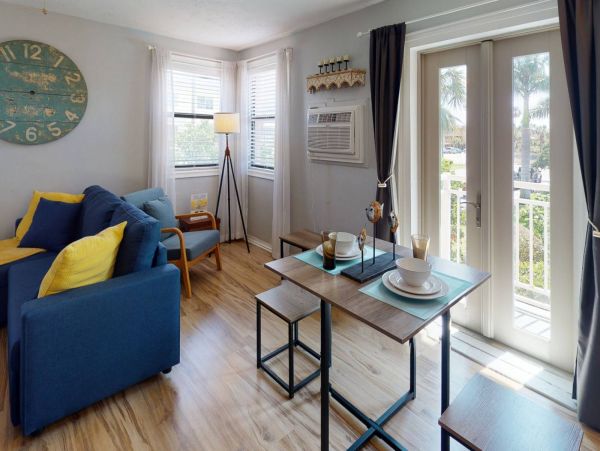 St. Petersburg Condo 1015924