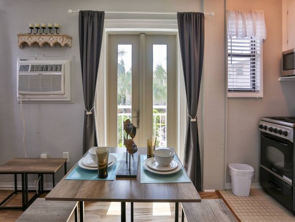 St. Petersburg Condo 1015924