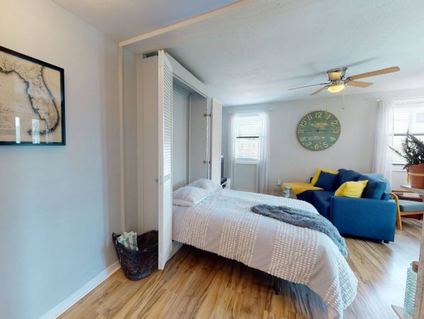 St. Petersburg Condo 1015924