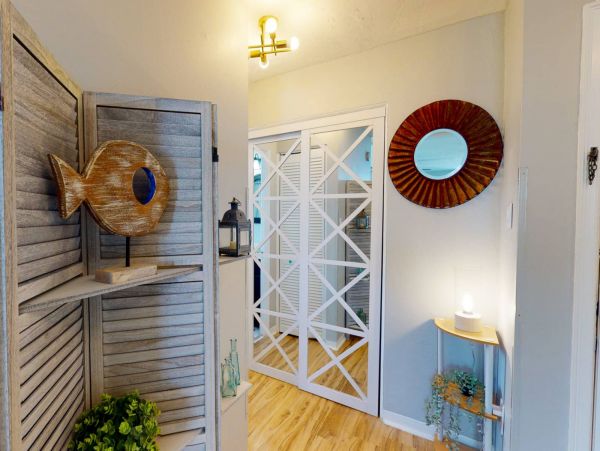 St. Petersburg Condo 1015924